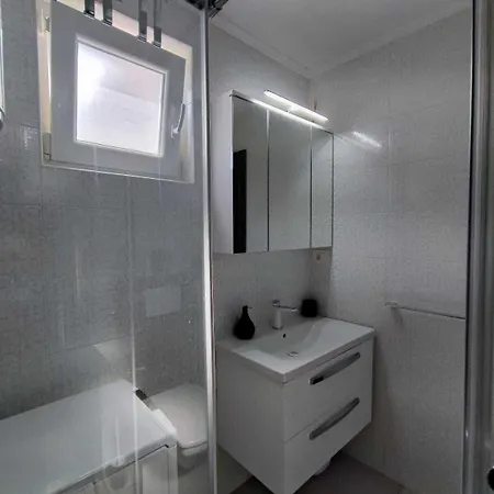 Villa Pop Sleeps 3 With Pool