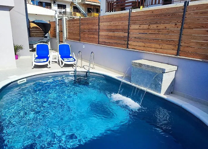 Pop Sleeps 3 With Pool 빌라 자다르