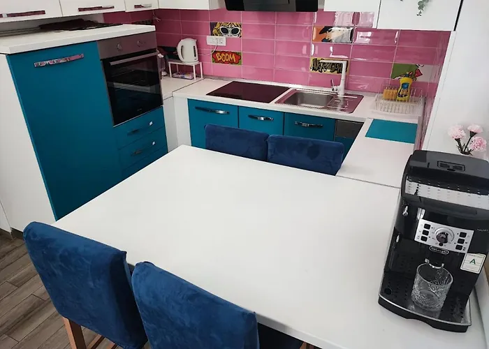 Pop Sleeps 3 With Pool 자다르