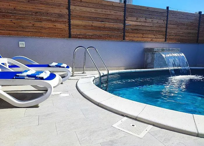 빌라 Pop Sleeps 3 With Pool *