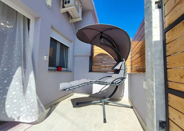 Pop Sleeps 3 With Pool * 자다르