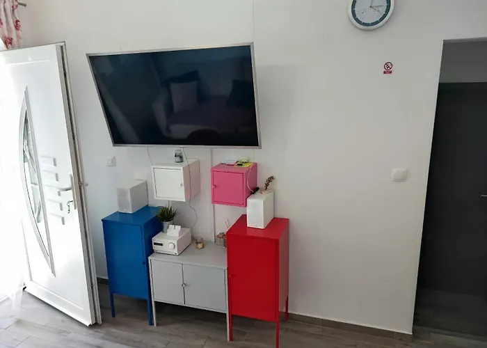 Pop Sleeps 3 With Pool * 자다르