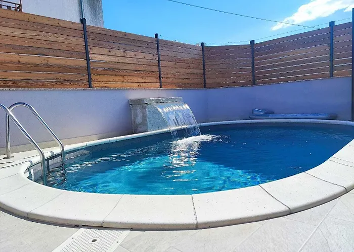 Pop Sleeps 3 With Pool 빌라