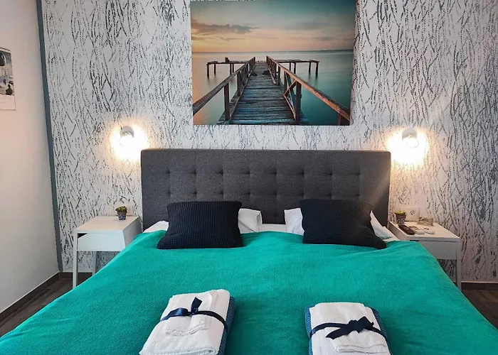 Pop Sleeps 3 With Pool