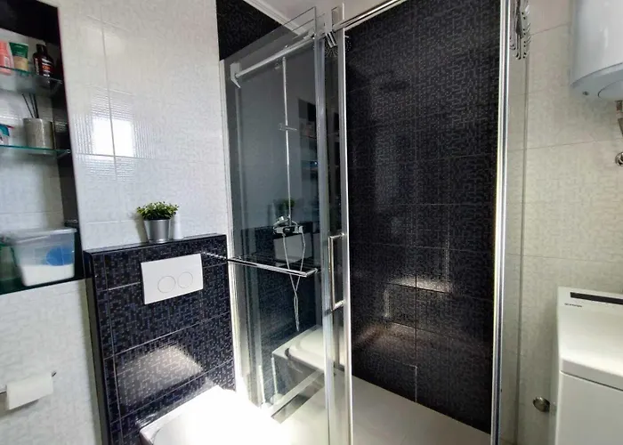 빌라 Pop Sleeps 3 With Pool 자다르