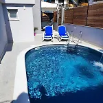 Pop Sleeps 3 With Pool *