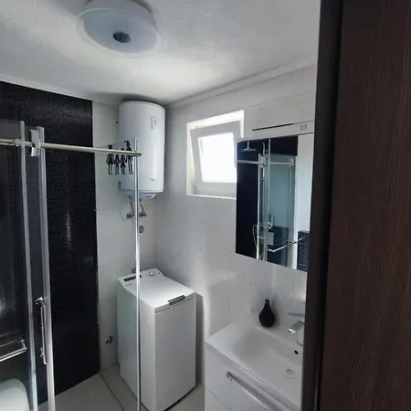 1 Bedroom Sleeps 3 - Outdoor Pool *