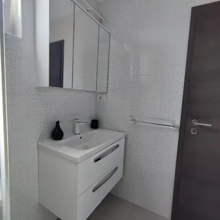 1 Bedroom Sleeps 3 - Outdoor Pool