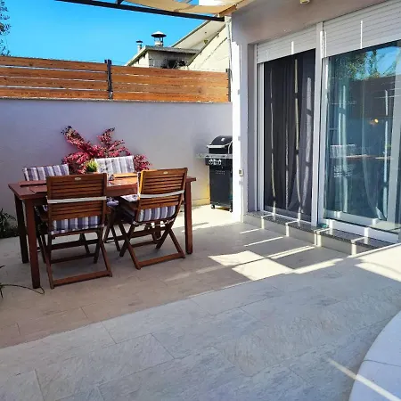 1 Bedroom Sleeps 3 - Outdoor Pool Villa