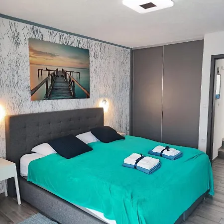 1 Bedroom Sleeps 3 - Outdoor Pool