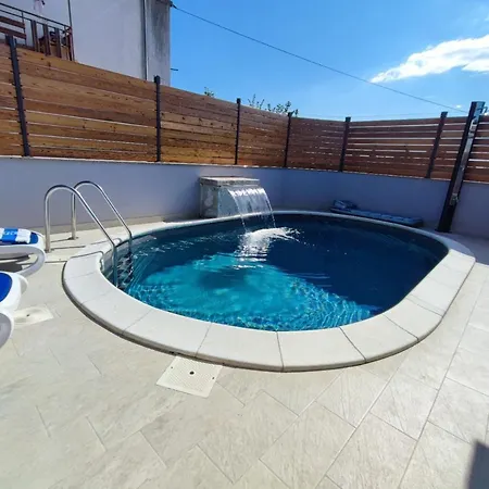 1 Bedroom Sleeps 3 - Outdoor Pool