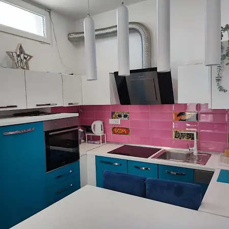 וילה Pop Sleeps 3 With Pool *