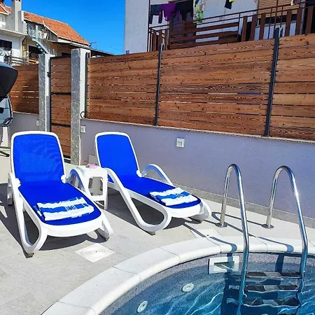 Villa 1 Bedroom Sleeps 3 - Outdoor Pool