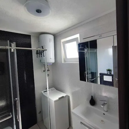 1 Bedroom Sleeps 3 - Outdoor Pool