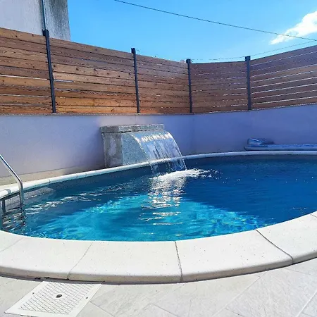 Pop Sleeps 3 With Pool וילה