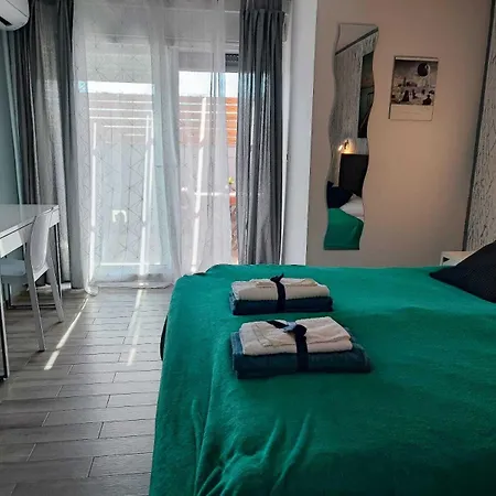 Villa 1 Bedroom Sleeps 3 - Outdoor Pool Zadar