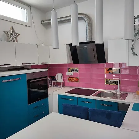 Pop Sleeps 3 With Pool וילה