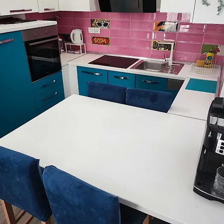 וילה Pop Sleeps 3 With Pool *