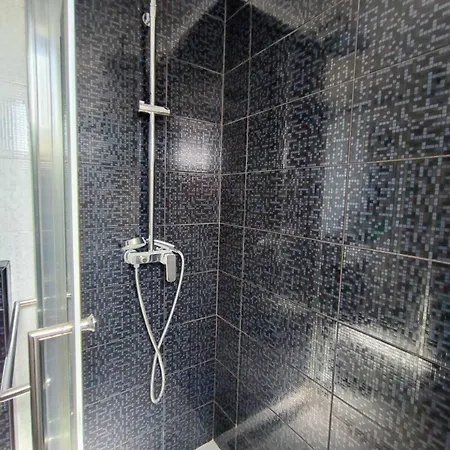 1 Bedroom Sleeps 3 - Outdoor Pool *
