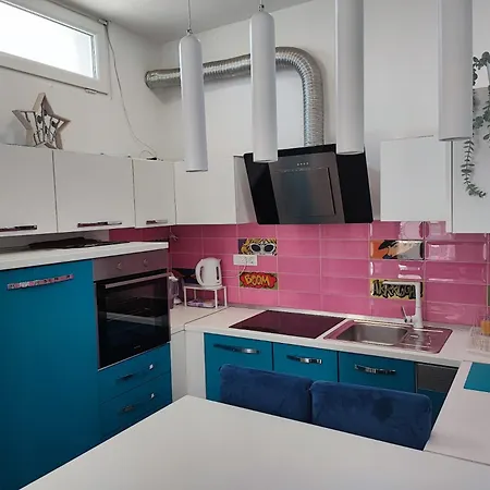 1 Bedroom Sleeps 3 - Outdoor Pool Вілла Задар