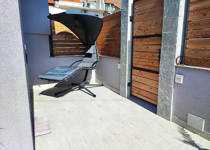 Pop Sleeps 3 With Pool * זאדאר