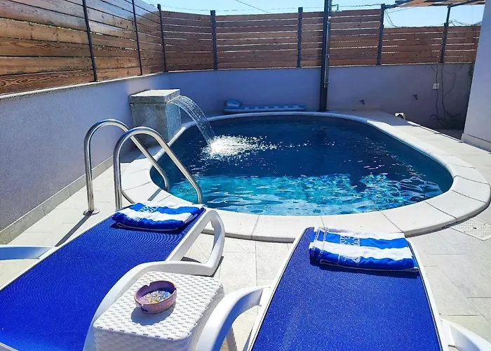 Pop Sleeps 3 With Pool וילה