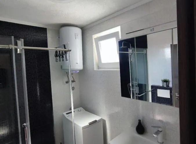 Pop Sleeps 3 With Pool * זאדאר