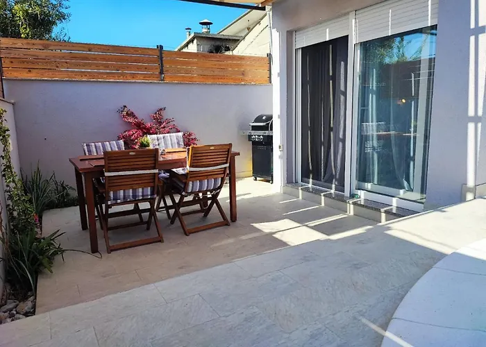 Pop Sleeps 3 With Pool Villa