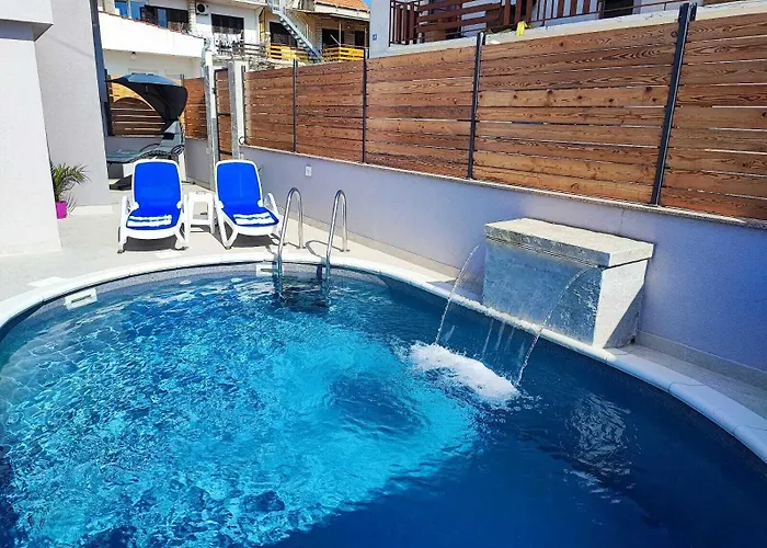 Pop Sleeps 3 With Pool 扎达尔